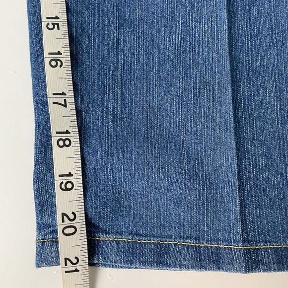 Kim Rogers Women’s Capri Jeans Size 12 Blue Denim Medium Wash Embroidered Pocket - Picture 13 of 14